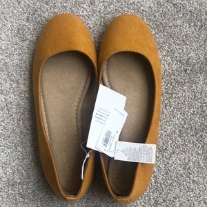 New never worn old navy women’s flats, size 8